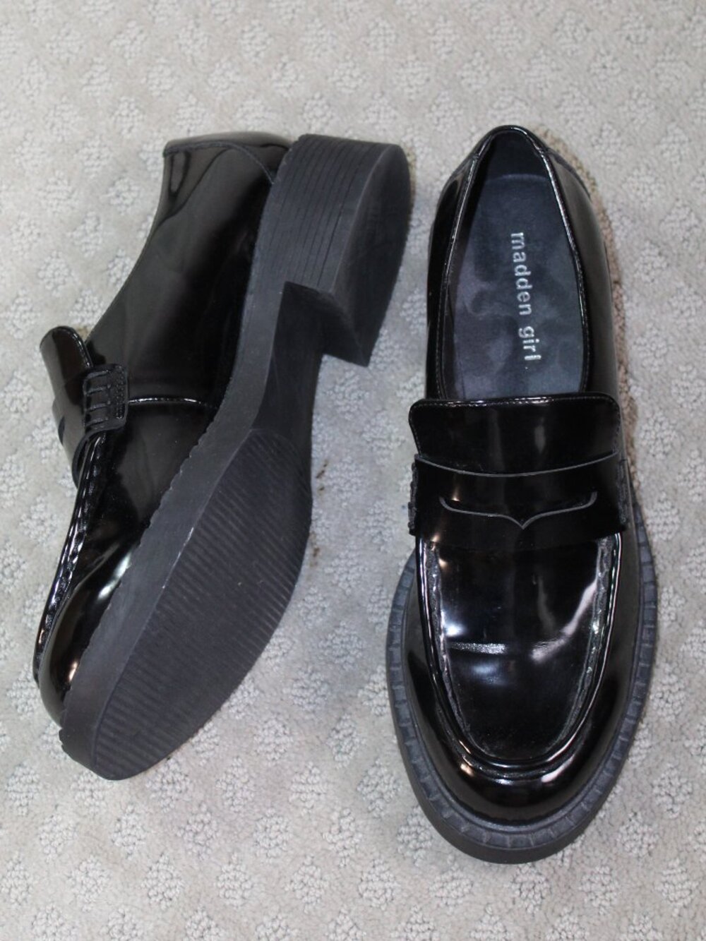 Madden Girl Size 10M Ambrosse Black Patent Chunky Sole Platform Penny Loafers